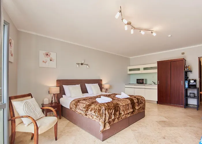 Golden Hour Apartments- Avangard 35