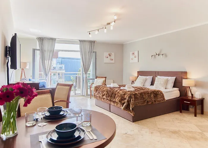 Golden Hour Apartments- Avangard 35