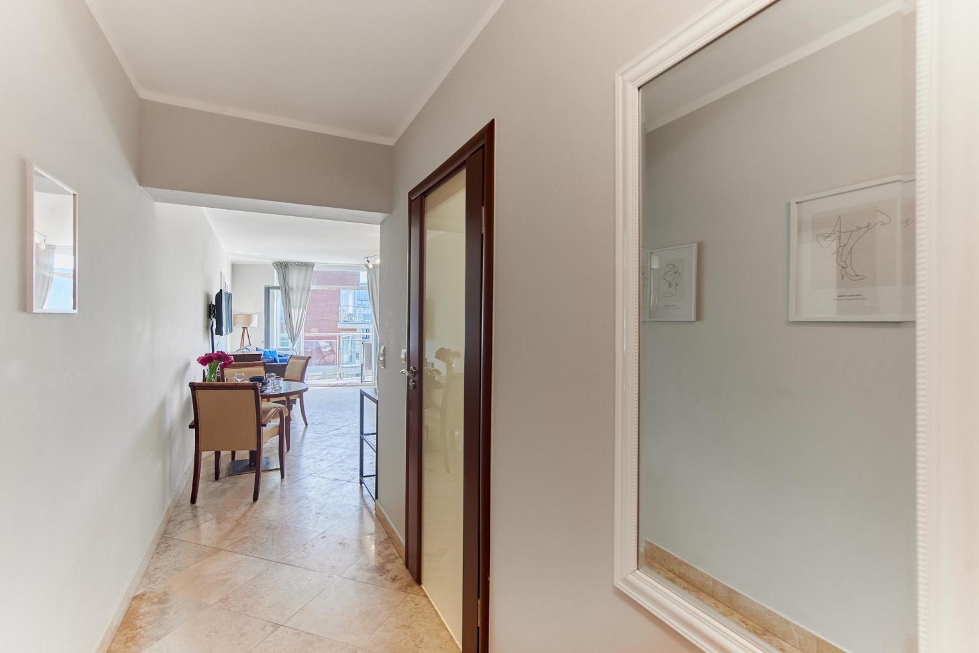 Golden Hour Apartments- Avangard 35